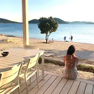 Buqez Eco - Beachfront 20 & House 42 Drage